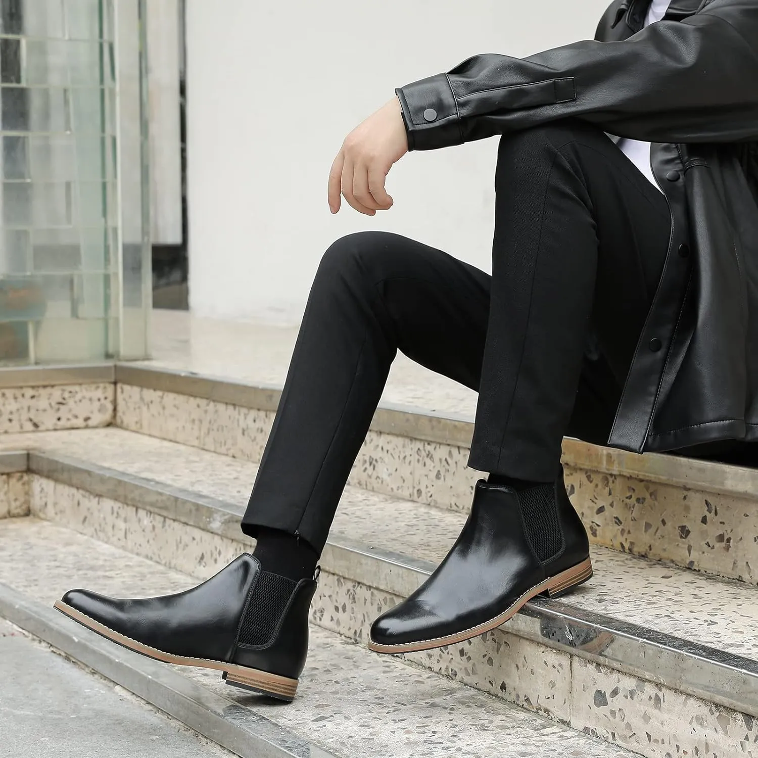Fashionable Men's Black Classic Leather Chelsea Style Boots