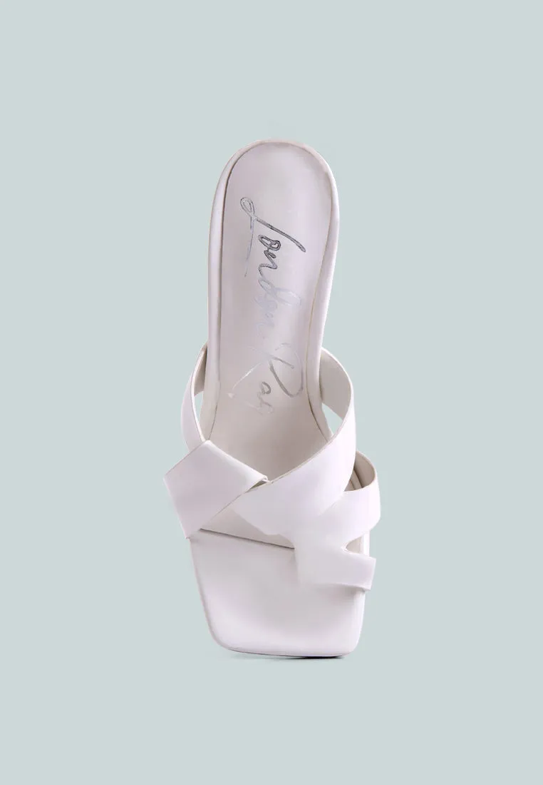 snatched intertwined toe ring heeled sandals