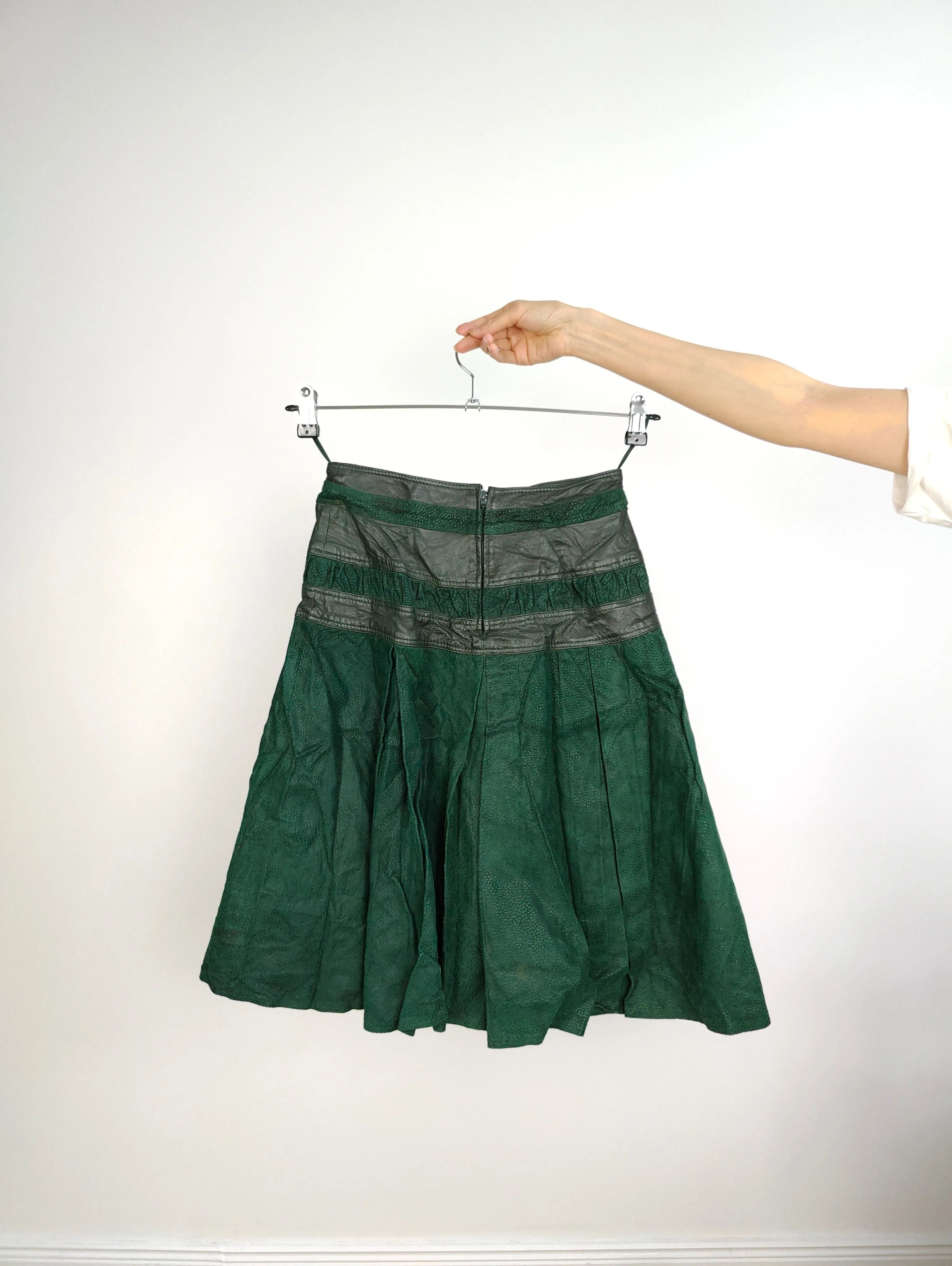 The Leather Green Suede Skirt | Vintage genuine leather tiered midi skirt IT42 XS