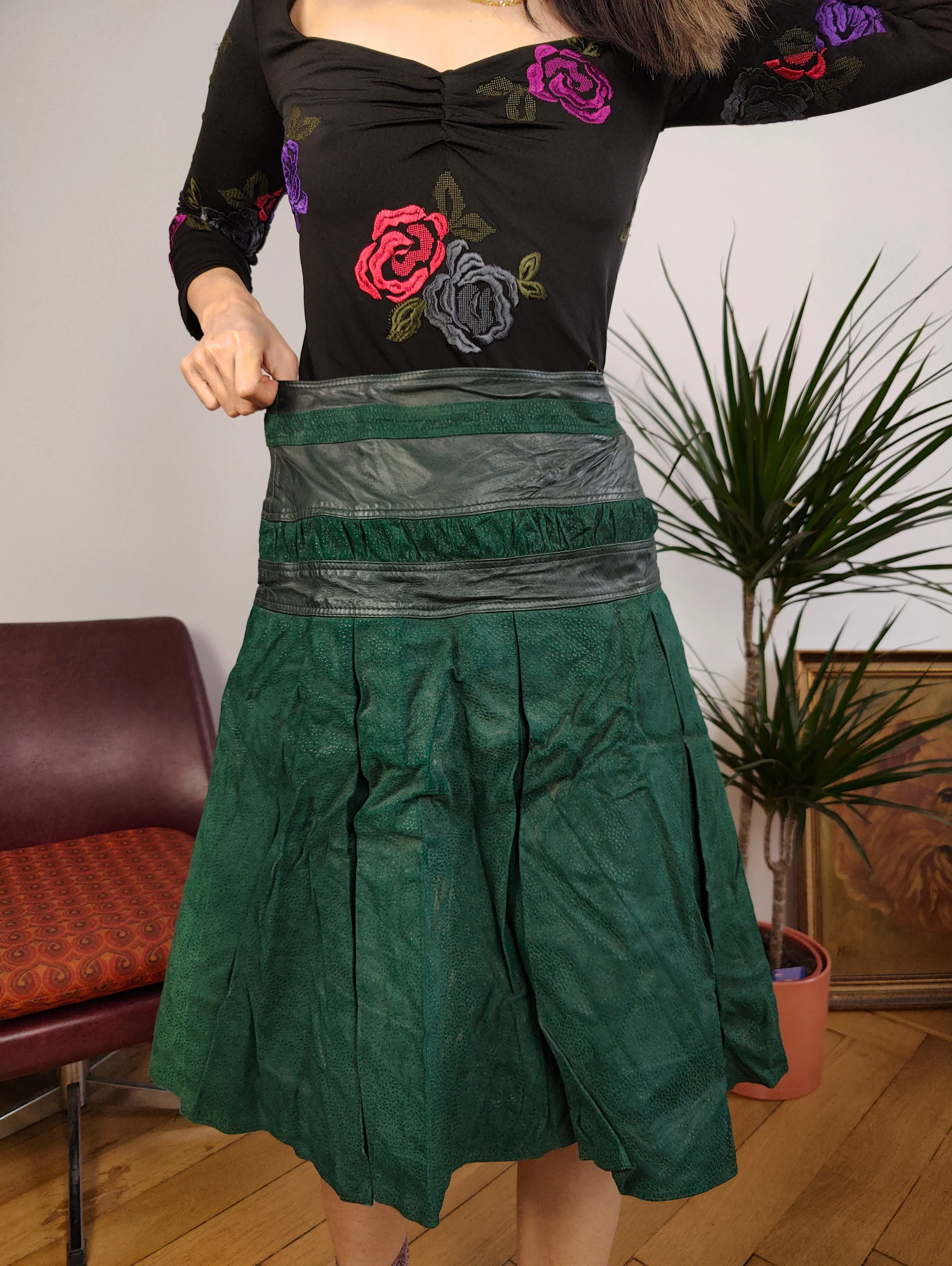 The Leather Green Suede Skirt | Vintage genuine leather tiered midi skirt IT42 XS