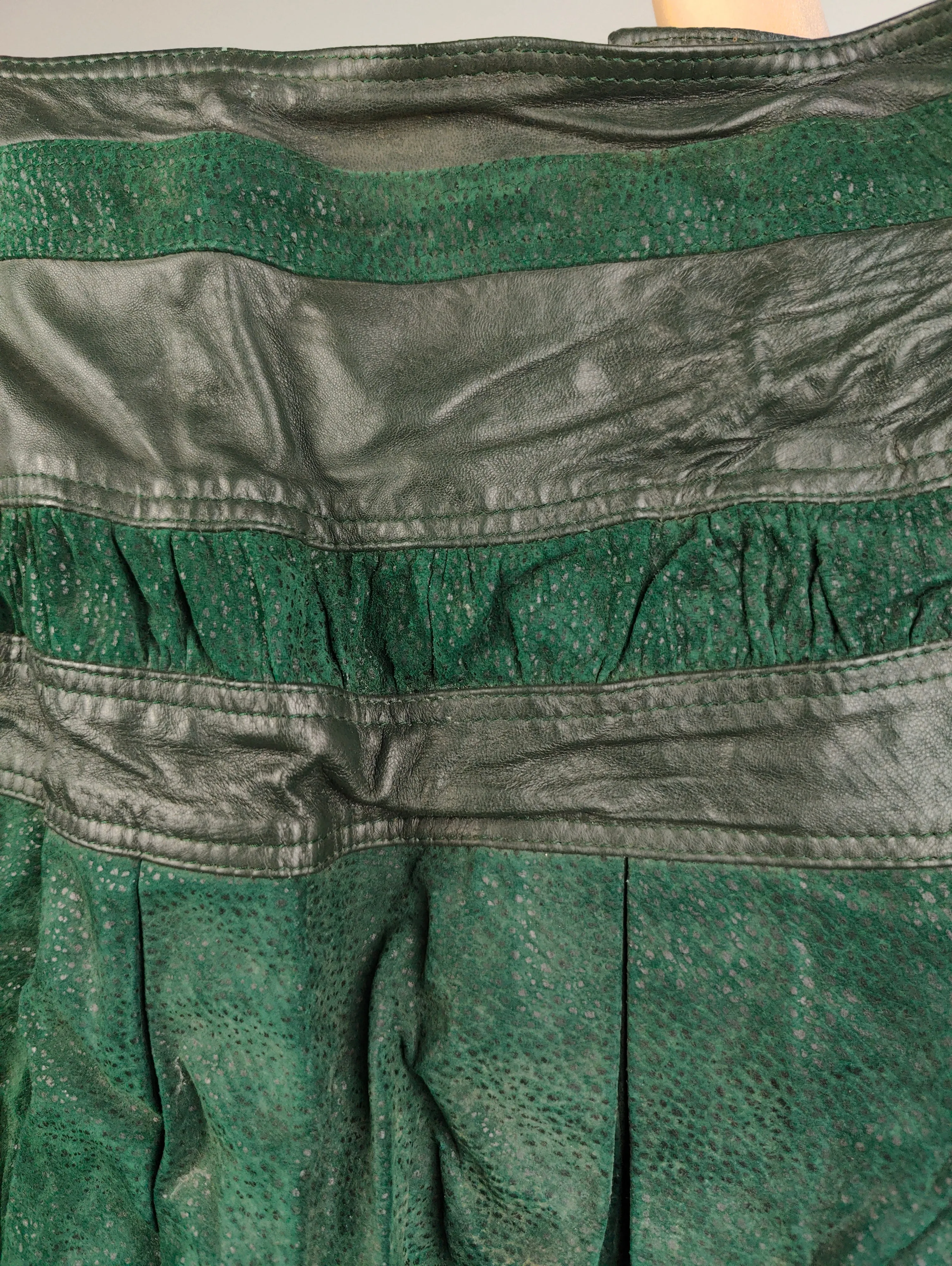 The Leather Green Suede Skirt | Vintage genuine leather tiered midi skirt IT42 XS