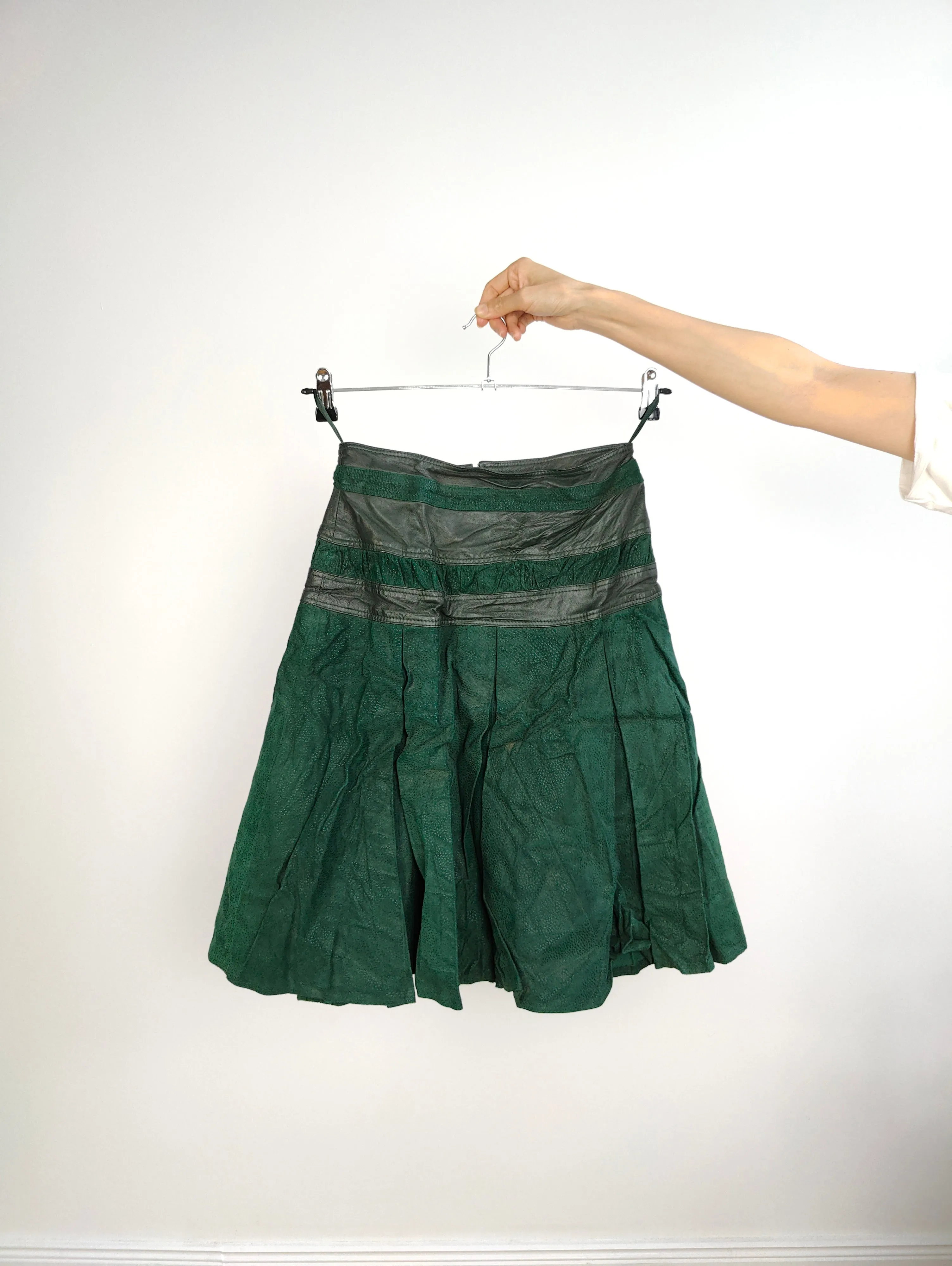 The Leather Green Suede Skirt | Vintage genuine leather tiered midi skirt IT42 XS
