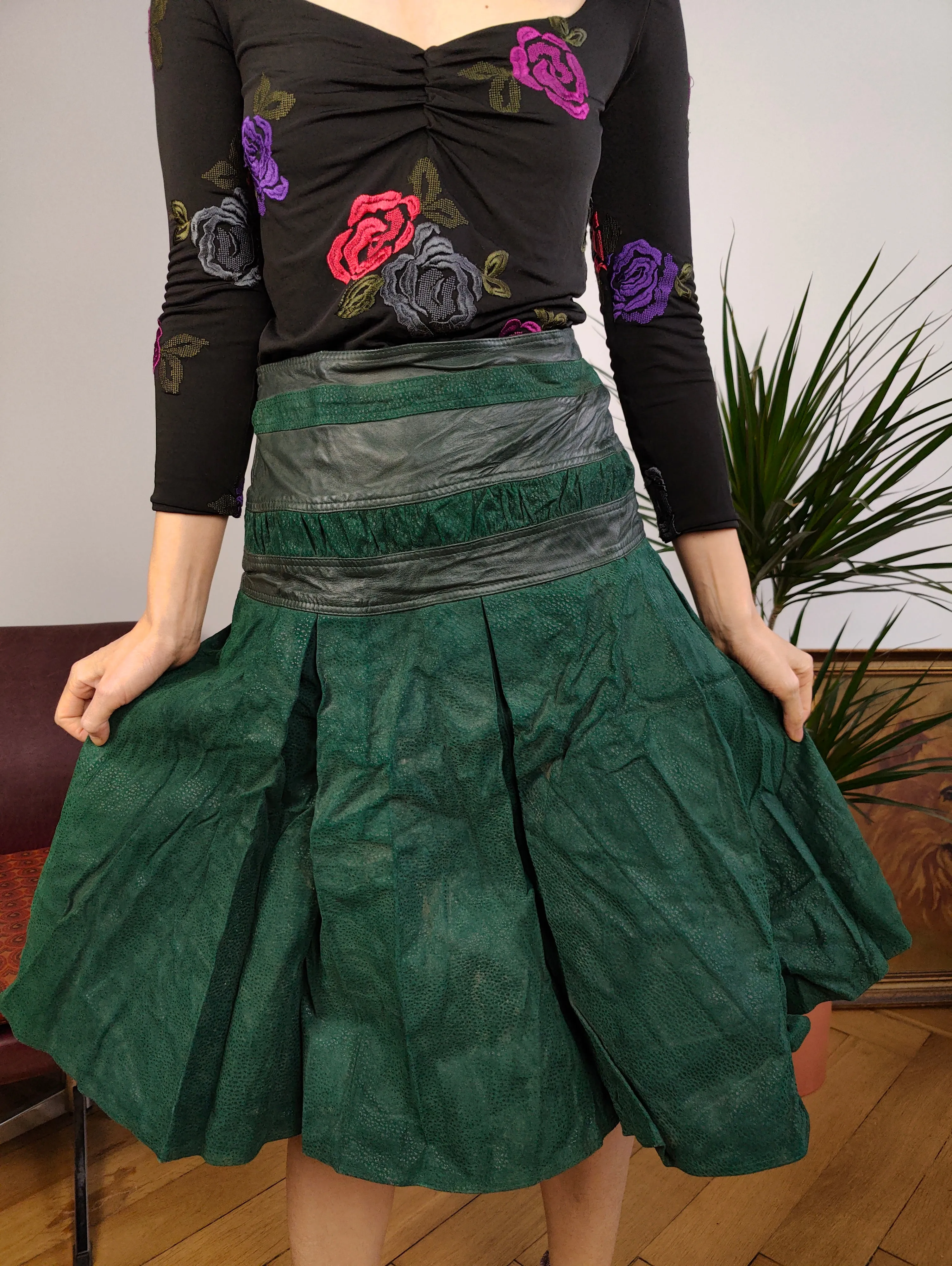 The Leather Green Suede Skirt | Vintage genuine leather tiered midi skirt IT42 XS
